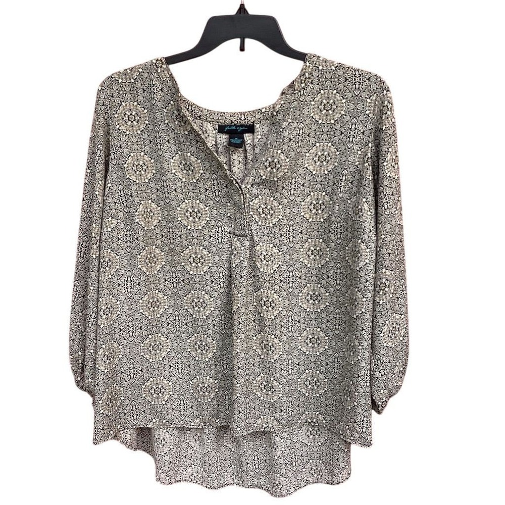 Faith & Zoe Women's 1X Multicolor Geometric V-Neck Blouse Long Sleeve